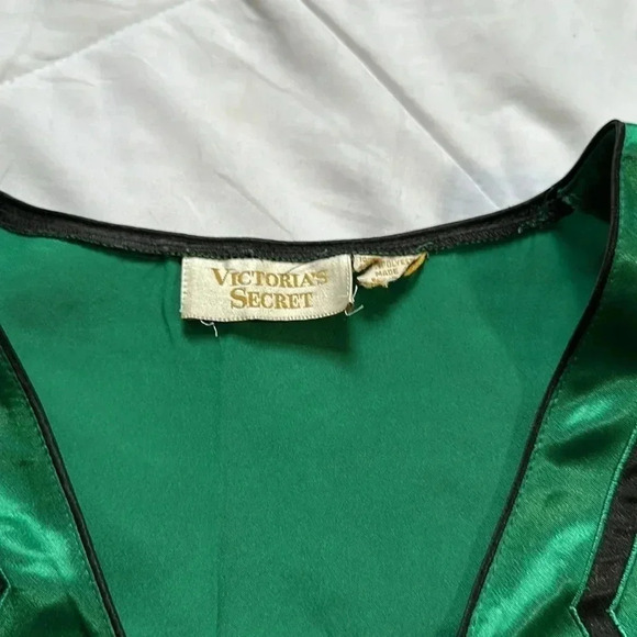 Victoria Secret Vintage gold label green nightgown beaded front design - Picture 3 of 6